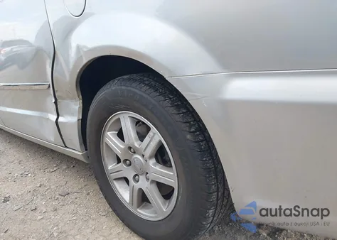 2012 Chrysler Town & Country Touring z USA, uszkodzony, nr VIN 2C4RC1BG2CR116146